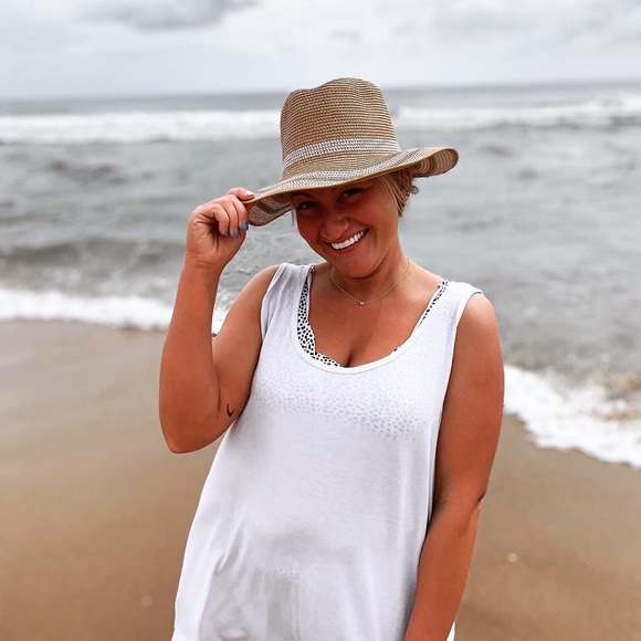 Meet your Posher, Hannah - Picture 2 of 3